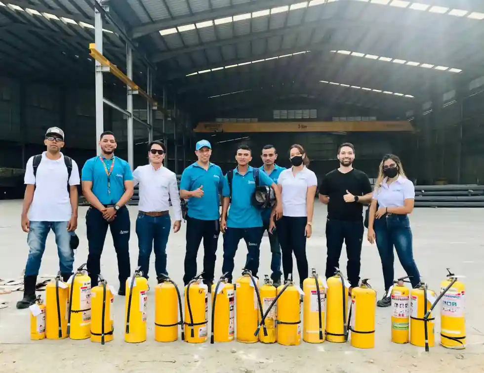 Equipo Tecniart en jornada de brigada